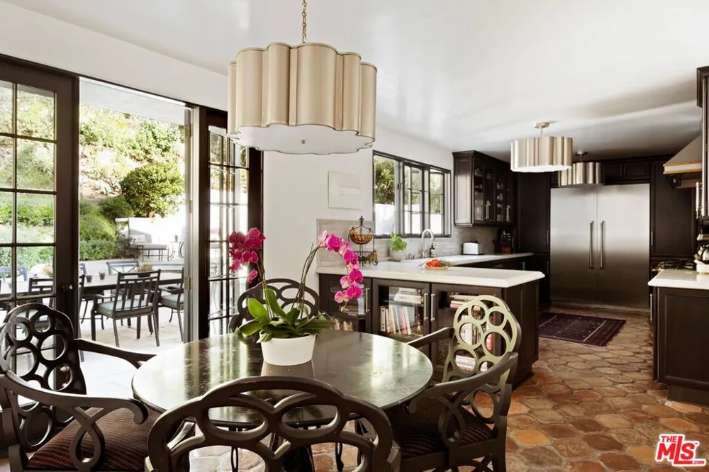 2556 Aberdeen Avenue Los Angeles, CA 90027