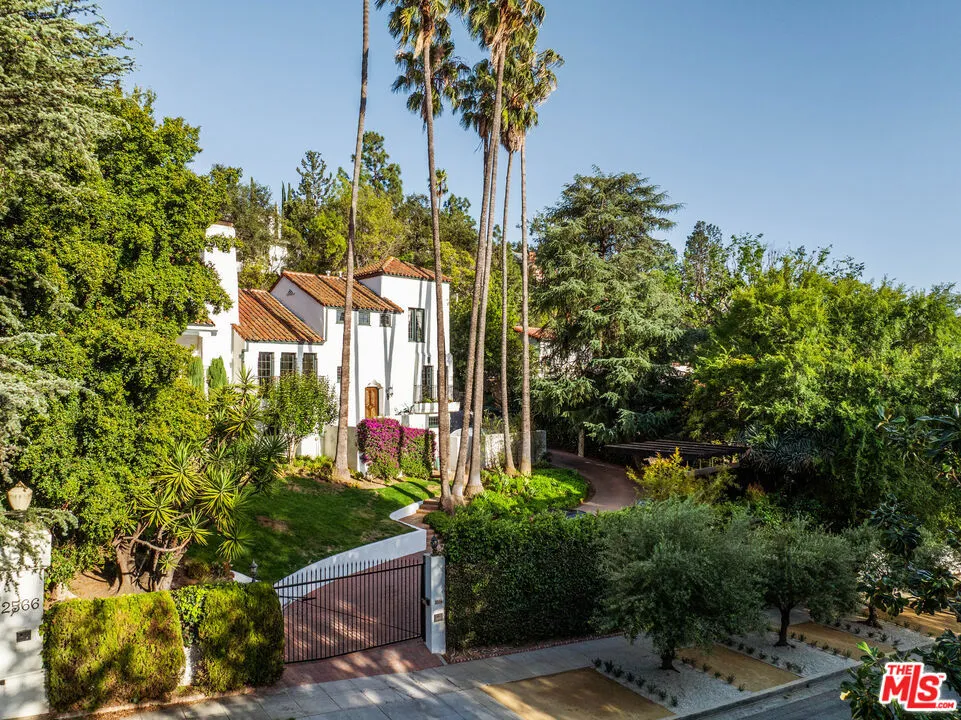 2556 Aberdeen Avenue Los Angeles, CA 90027