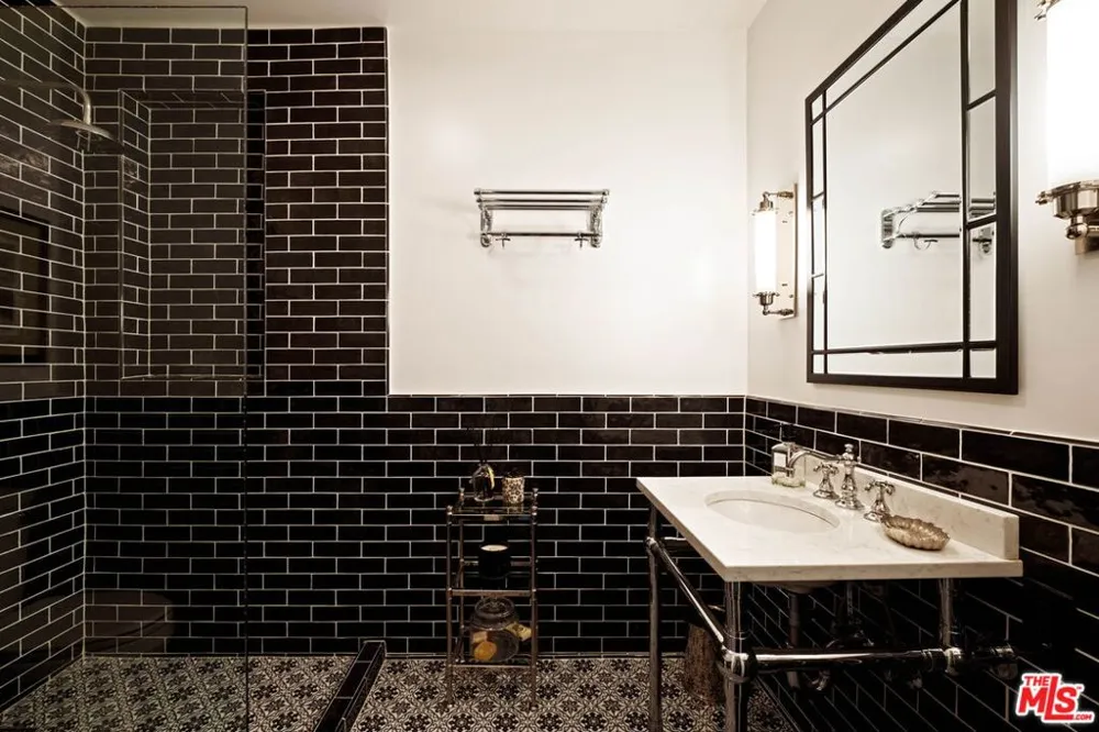 2556 Aberdeen Avenue Los Angeles, CA 90027