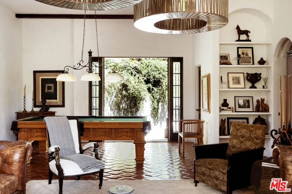 2556 Aberdeen Avenue Los Angeles, CA 90027
