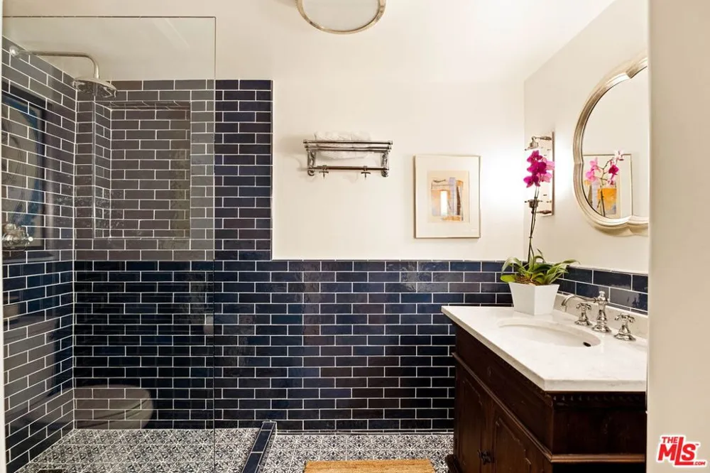 2556 Aberdeen Avenue Los Angeles, CA 90027