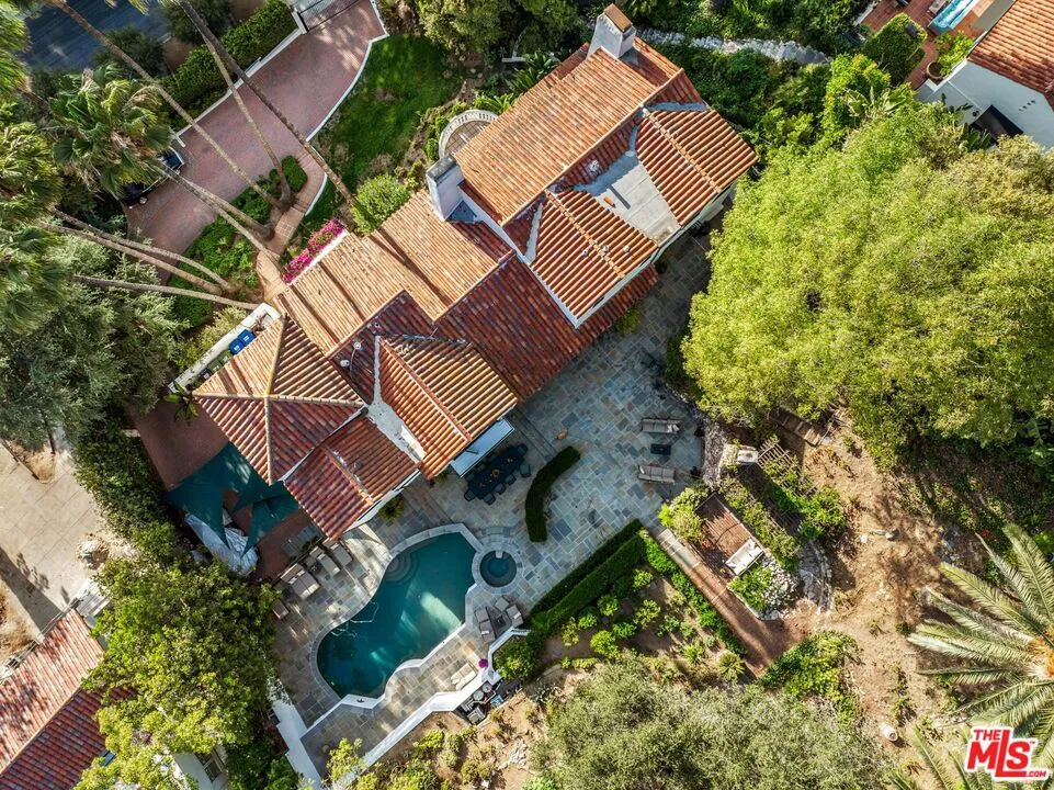 2556 Aberdeen Avenue Los Angeles, CA 90027