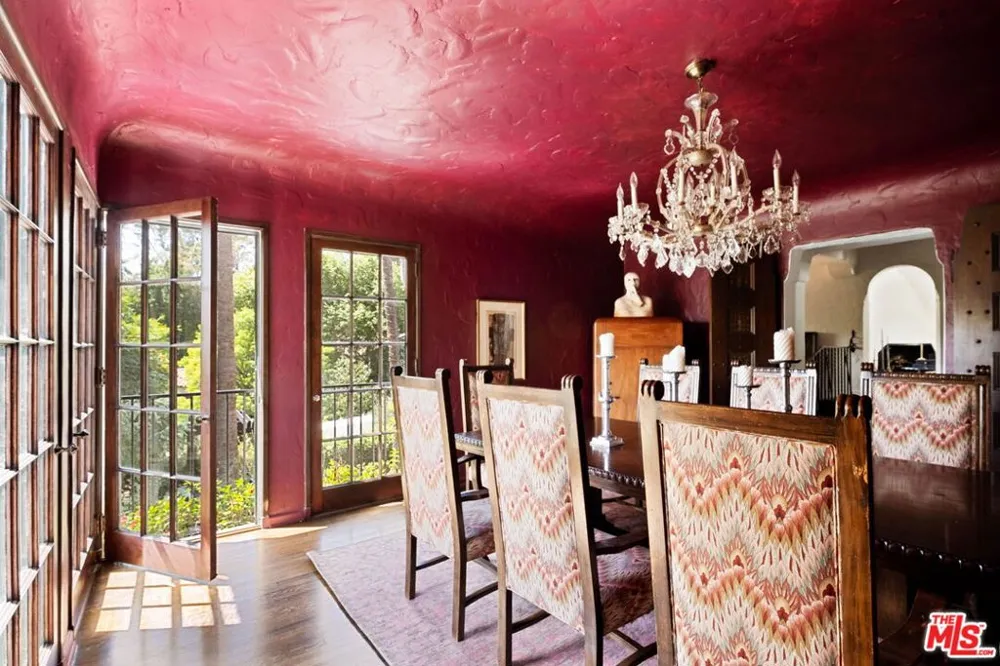 2556 Aberdeen Avenue Los Angeles, CA 90027