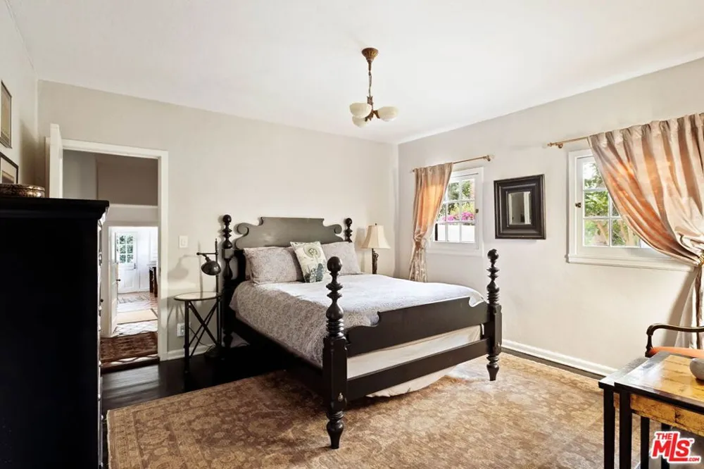 2556 Aberdeen Avenue Los Angeles, CA 90027