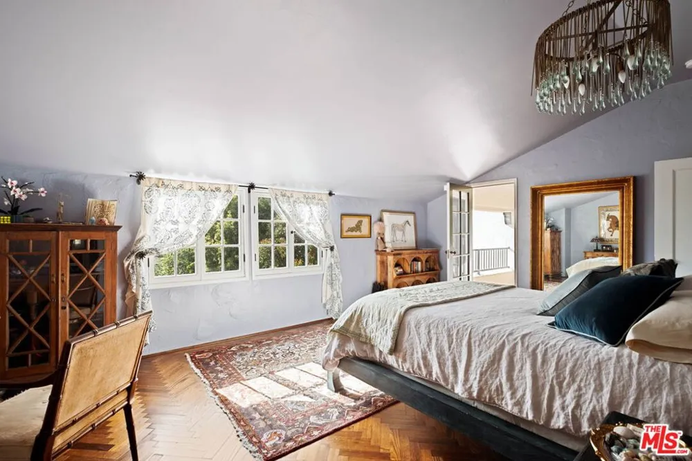 2556 Aberdeen Avenue Los Angeles, CA 90027
