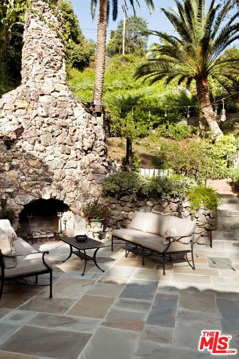 2556 Aberdeen Avenue Los Angeles, CA 90027