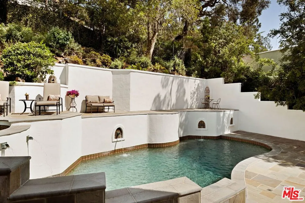 2556 Aberdeen Avenue Los Angeles, CA 90027