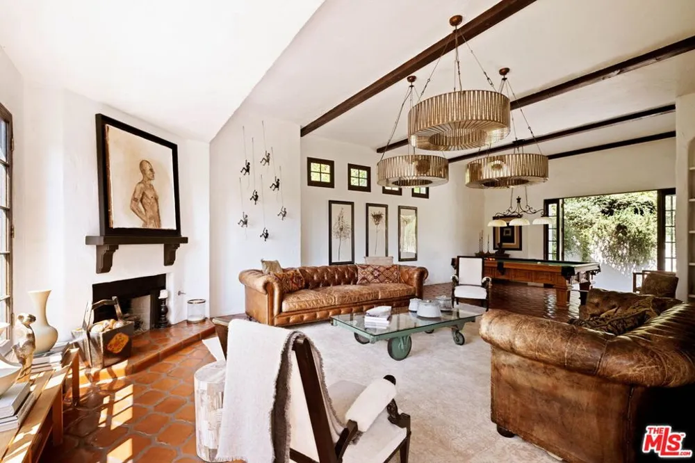2556 Aberdeen Avenue Los Angeles, CA 90027