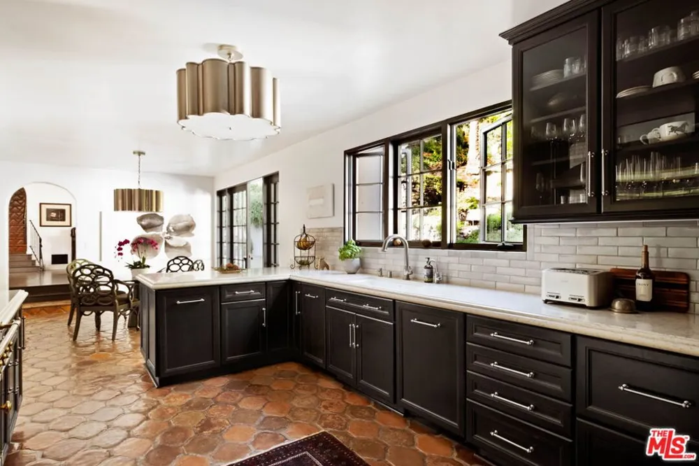 2556 Aberdeen Avenue Los Angeles, CA 90027