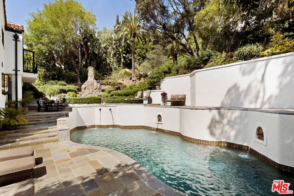 2556 Aberdeen Avenue Los Angeles, CA 90027
