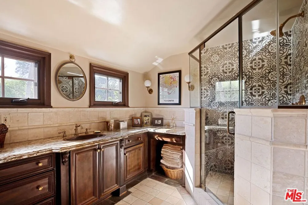 2556 Aberdeen Avenue Los Angeles, CA 90027