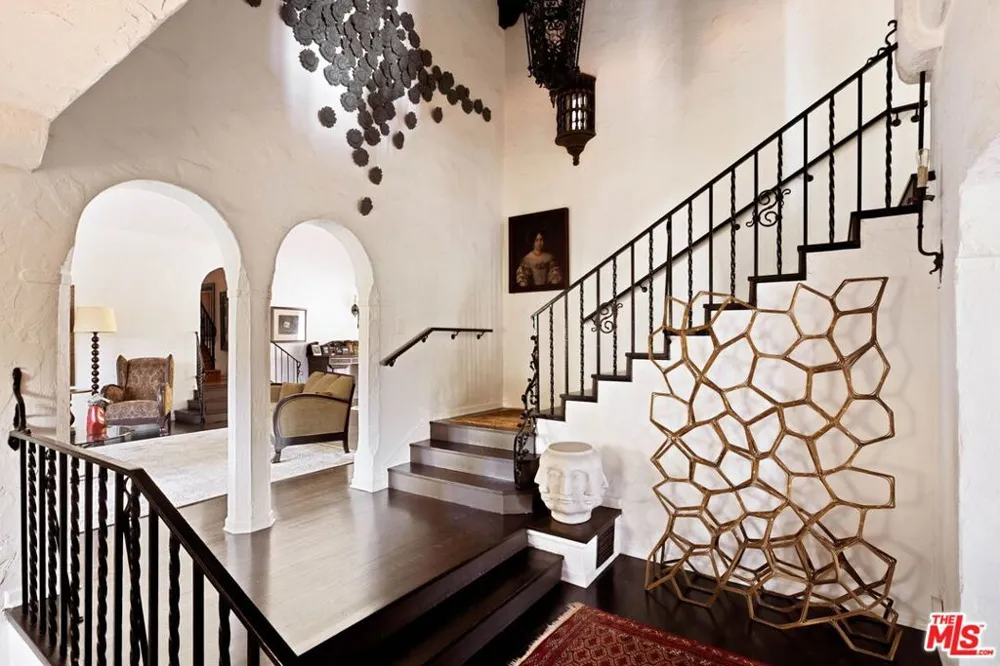 2556 Aberdeen Avenue Los Angeles, CA 90027