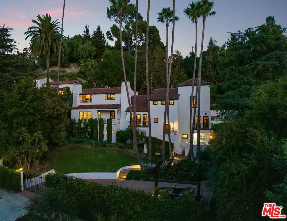 2556 Aberdeen Avenue Los Angeles, CA 90027