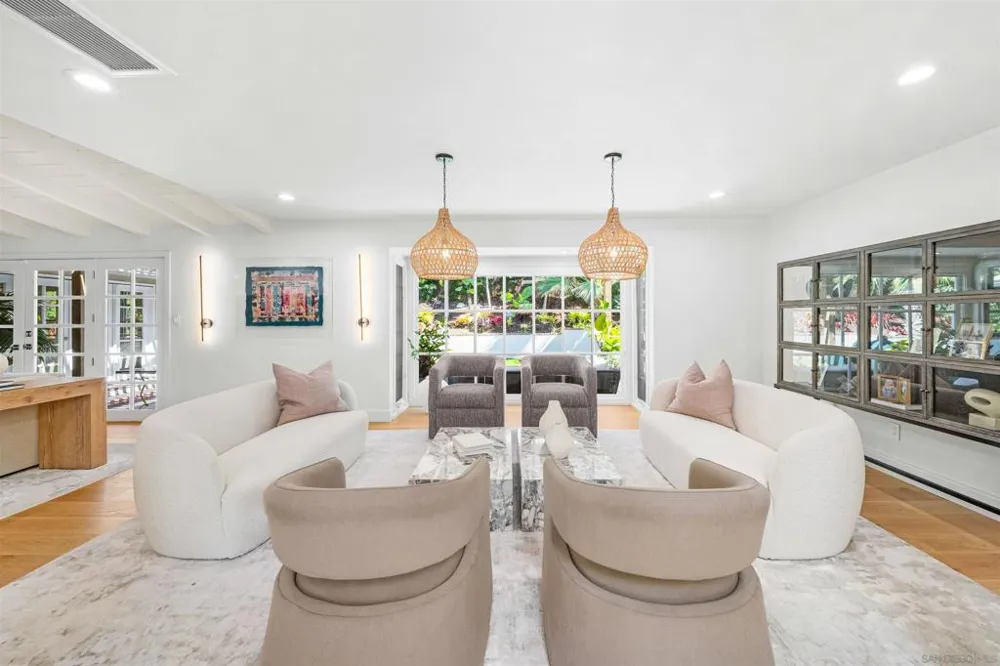 1121 Via Carolina La Jolla, CA 92037