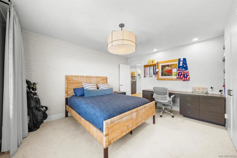 1121 Via Carolina La Jolla, CA 92037