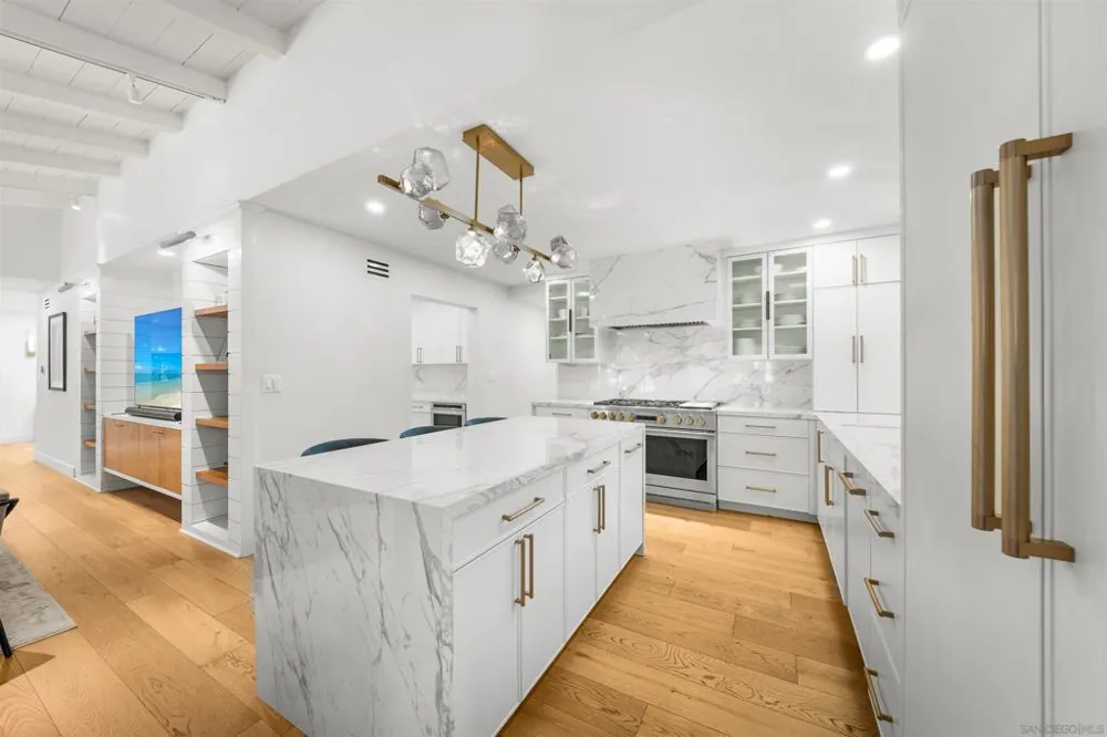 1121 Via Carolina La Jolla, CA 92037