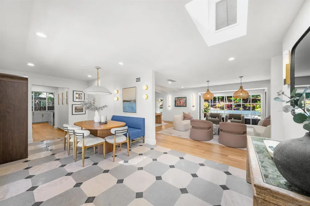1121 Via Carolina La Jolla, CA 92037