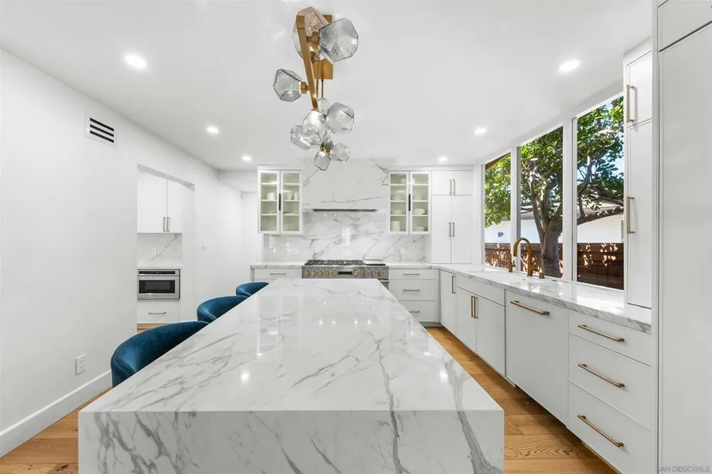 1121 Via Carolina La Jolla, CA 92037