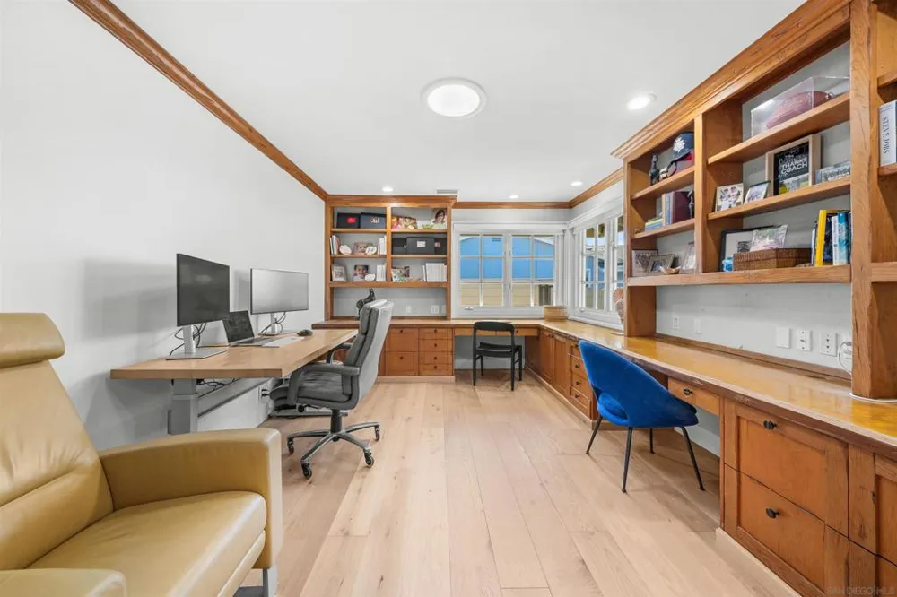 1121 Via Carolina La Jolla, CA 92037