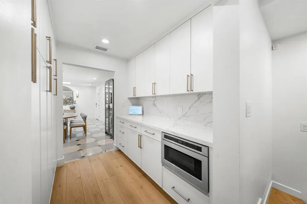 1121 Via Carolina La Jolla, CA 92037