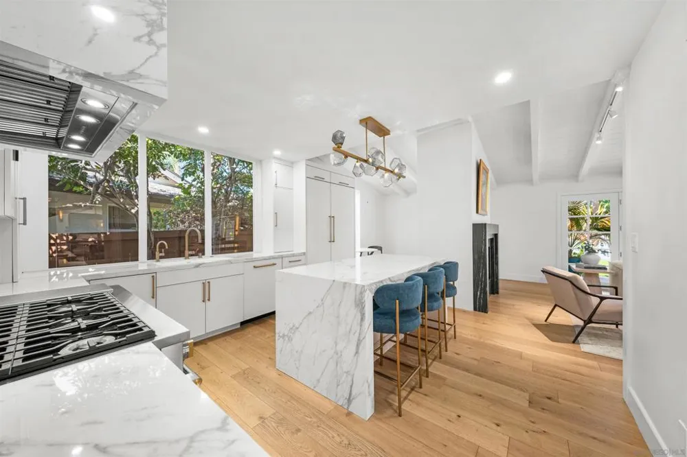 1121 Via Carolina La Jolla, CA 92037