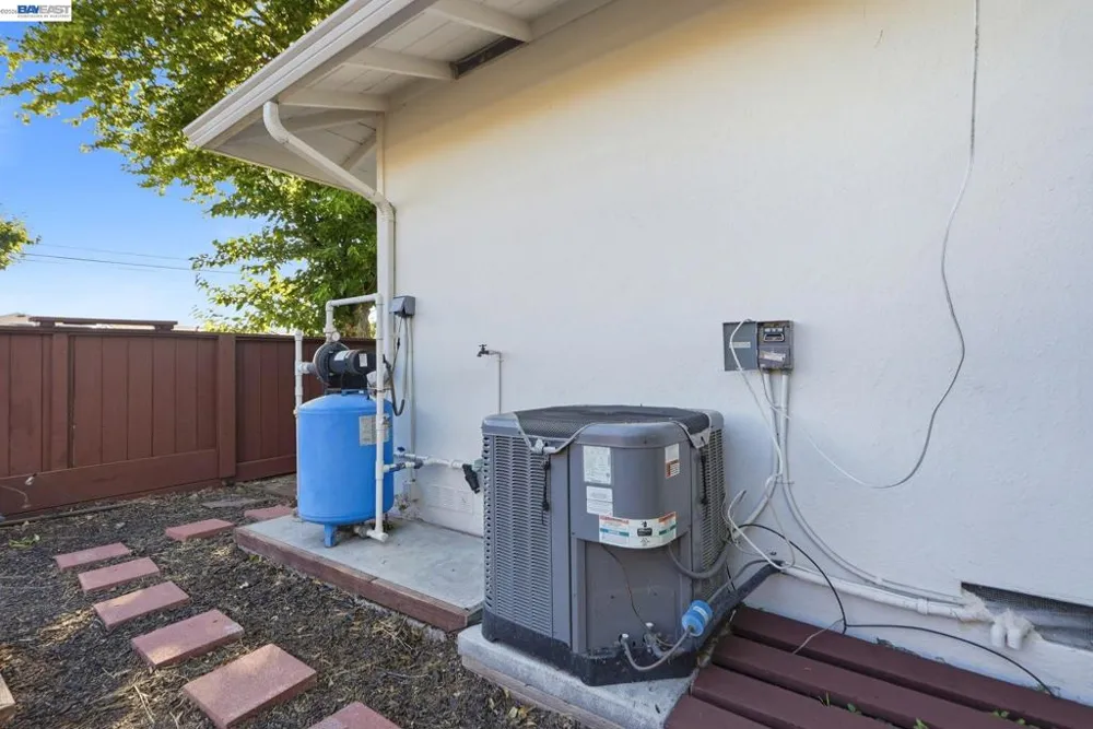 2394 Tahiti St Hayward, CA 94545