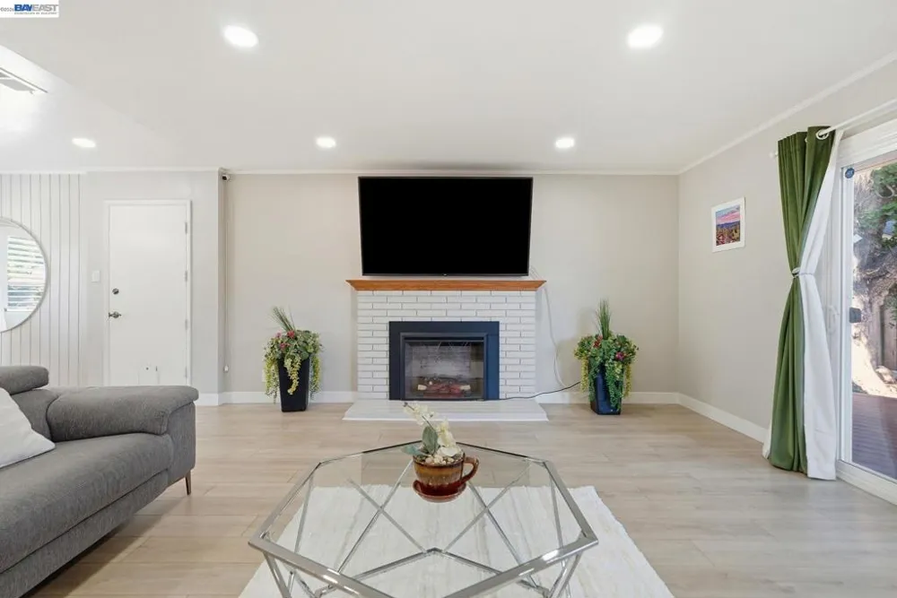 2394 Tahiti St Hayward, CA 94545