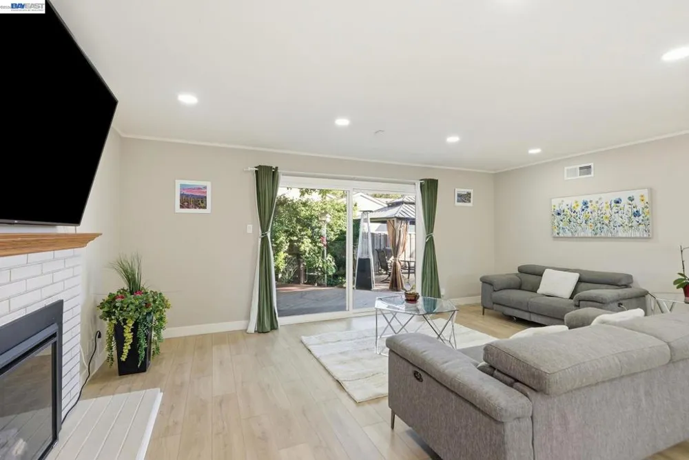 2394 Tahiti St Hayward, CA 94545