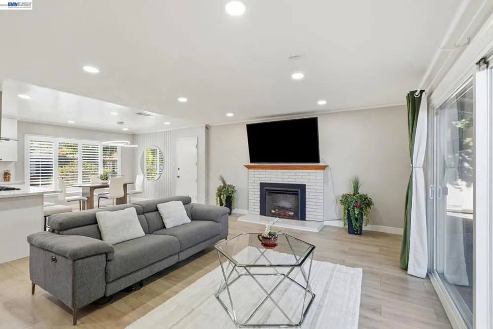 2394 Tahiti St Hayward, CA 94545