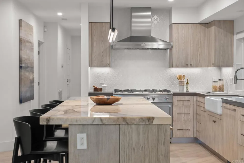 141 W Leucadia Blvd Encinitas, CA 92024