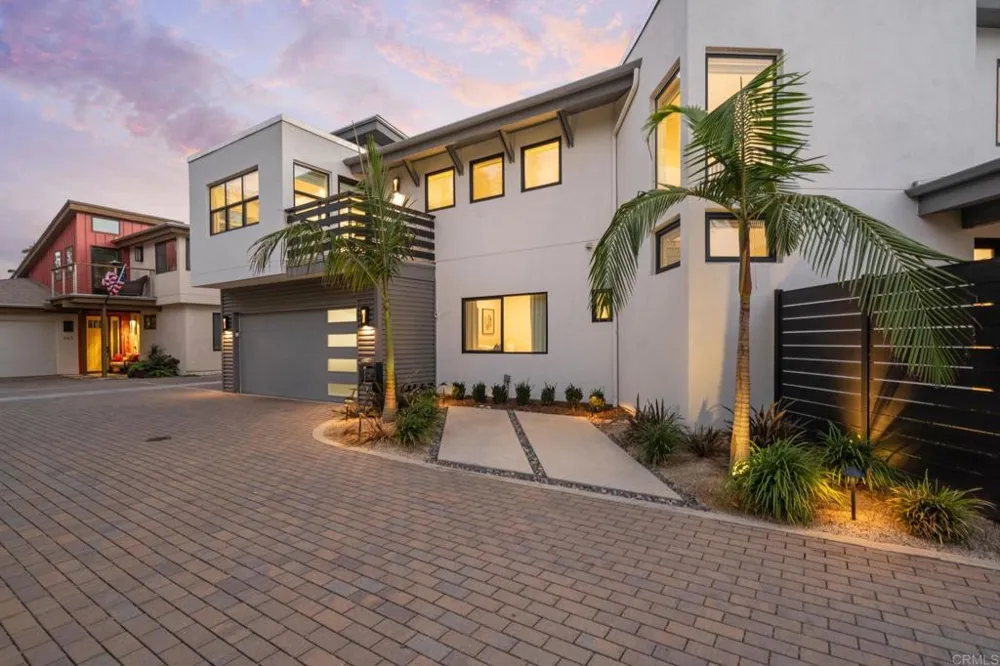141 W Leucadia Blvd Encinitas, CA 92024