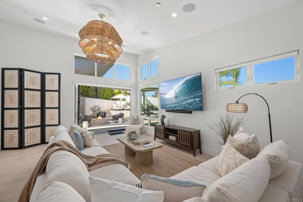 141 W Leucadia Blvd Encinitas, CA 92024