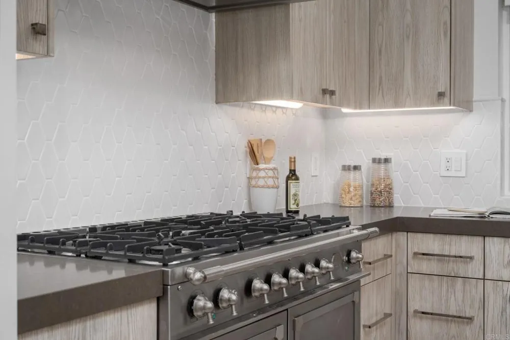141 W Leucadia Blvd Encinitas, CA 92024