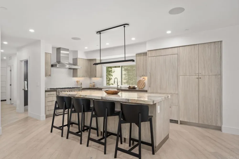 141 W Leucadia Blvd Encinitas, CA 92024