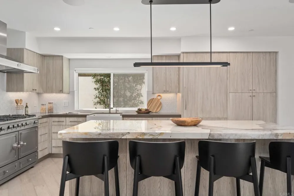 141 W Leucadia Blvd Encinitas, CA 92024