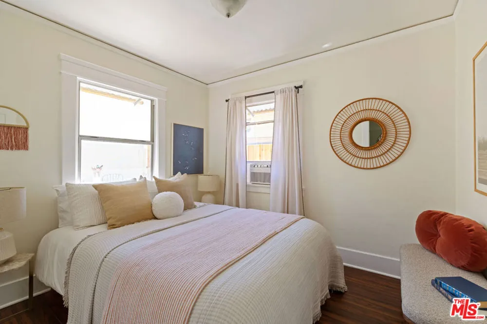1560 Morton Avenue Los Angeles, CA 90026