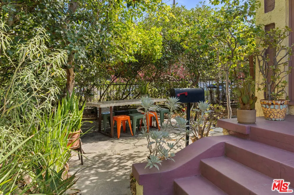 1560 Morton Avenue Los Angeles, CA 90026