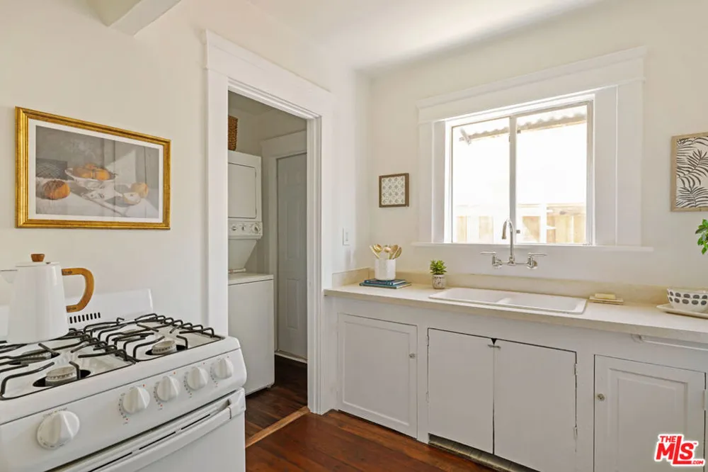 1560 Morton Avenue Los Angeles, CA 90026