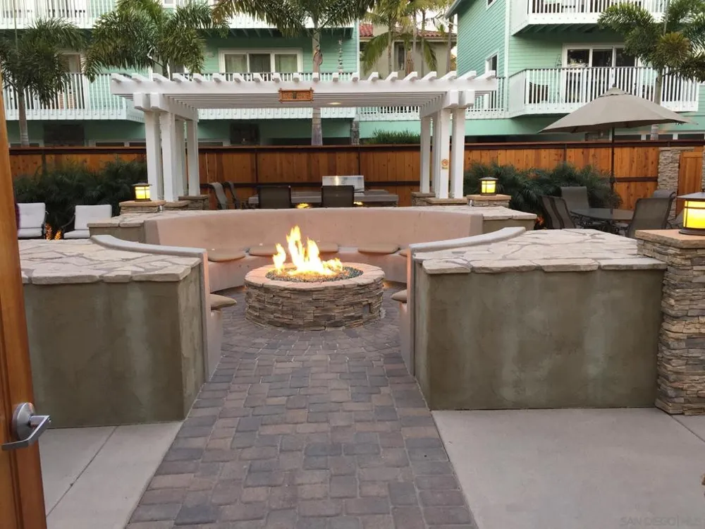 150 Walnut Carlsbad, CA 92008