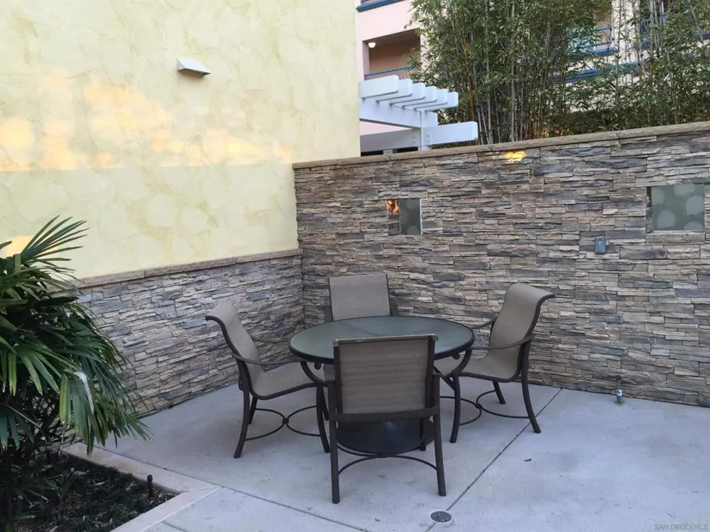 150 Walnut Carlsbad, CA 92008