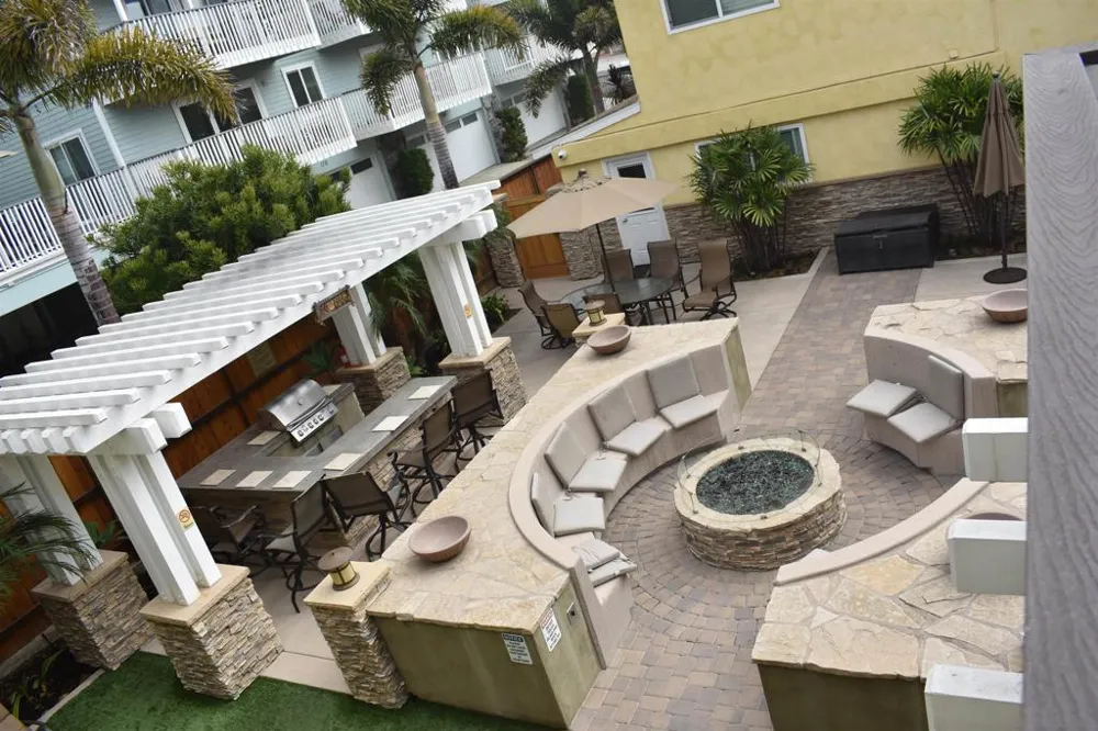 150 Walnut Carlsbad, CA 92008