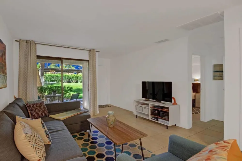 680 Ashurst Court #100 Palm Springs, CA 92262