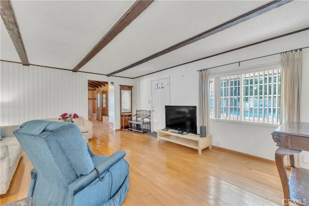 7522 Radford Avenue North Hollywood, CA 91605