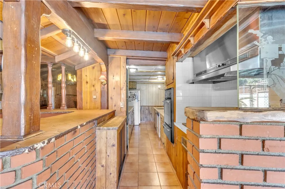 7522 Radford Avenue North Hollywood, CA 91605