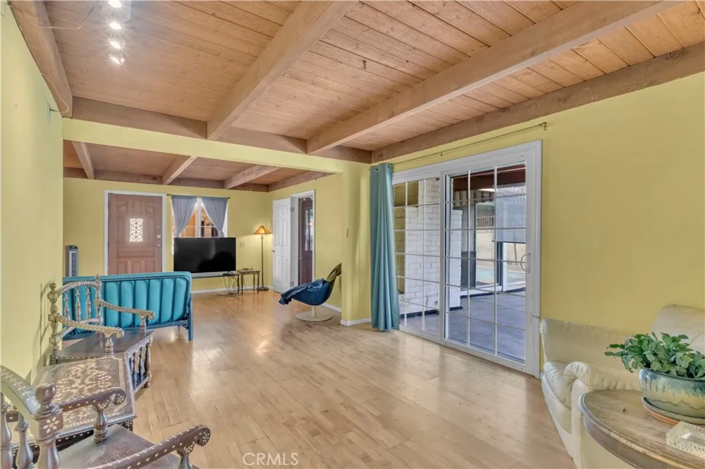 7522 Radford Avenue North Hollywood, CA 91605