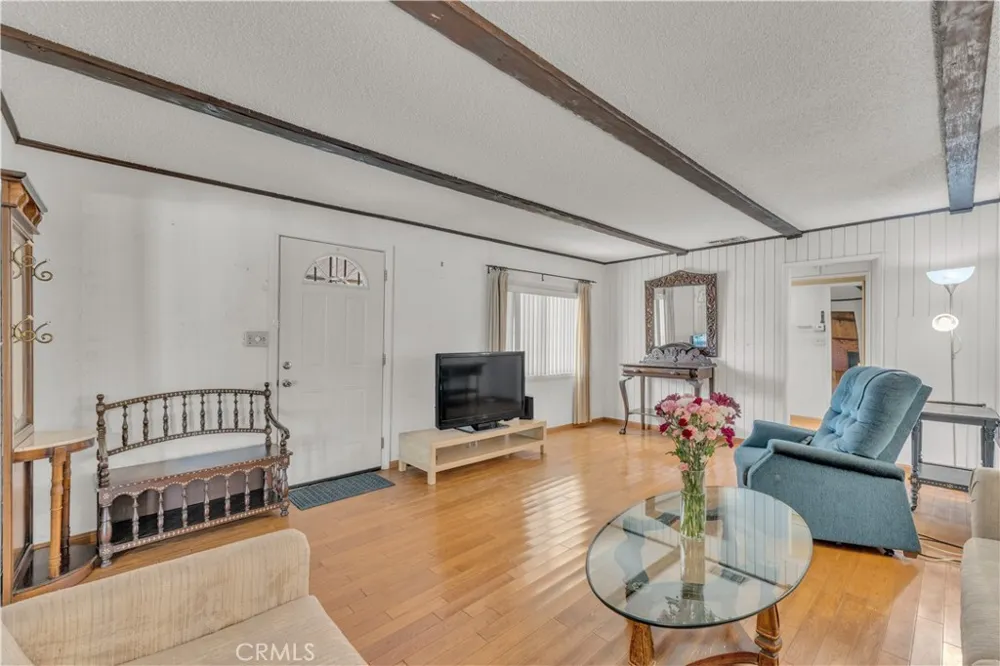 7522 Radford Avenue North Hollywood, CA 91605