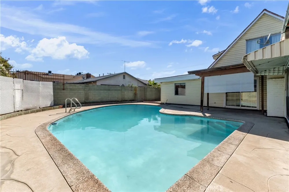 7522 Radford Avenue North Hollywood, CA 91605