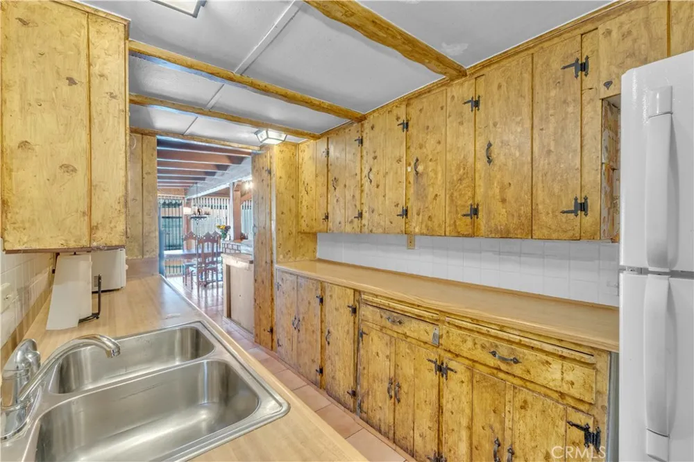 7522 Radford Avenue North Hollywood, CA 91605