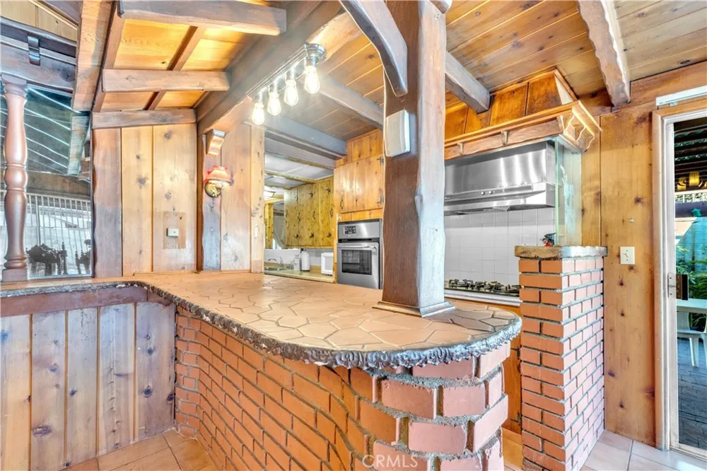 7522 Radford Avenue North Hollywood, CA 91605