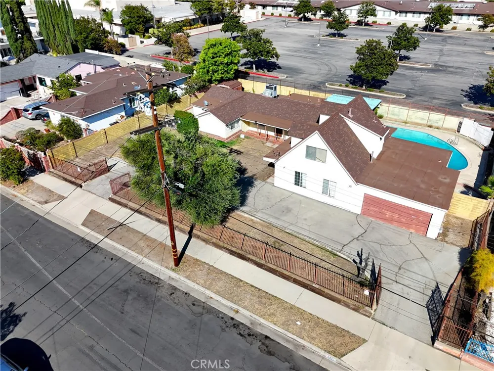 7522 Radford Avenue North Hollywood, CA 91605